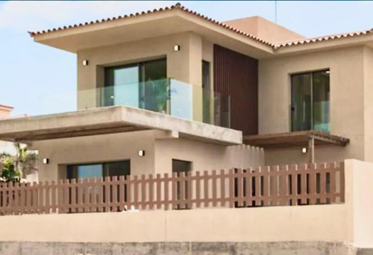 Golf Tenerife South: Mountain View Villa with Heated Pool and Accessible Amenities San Miguel de Abona