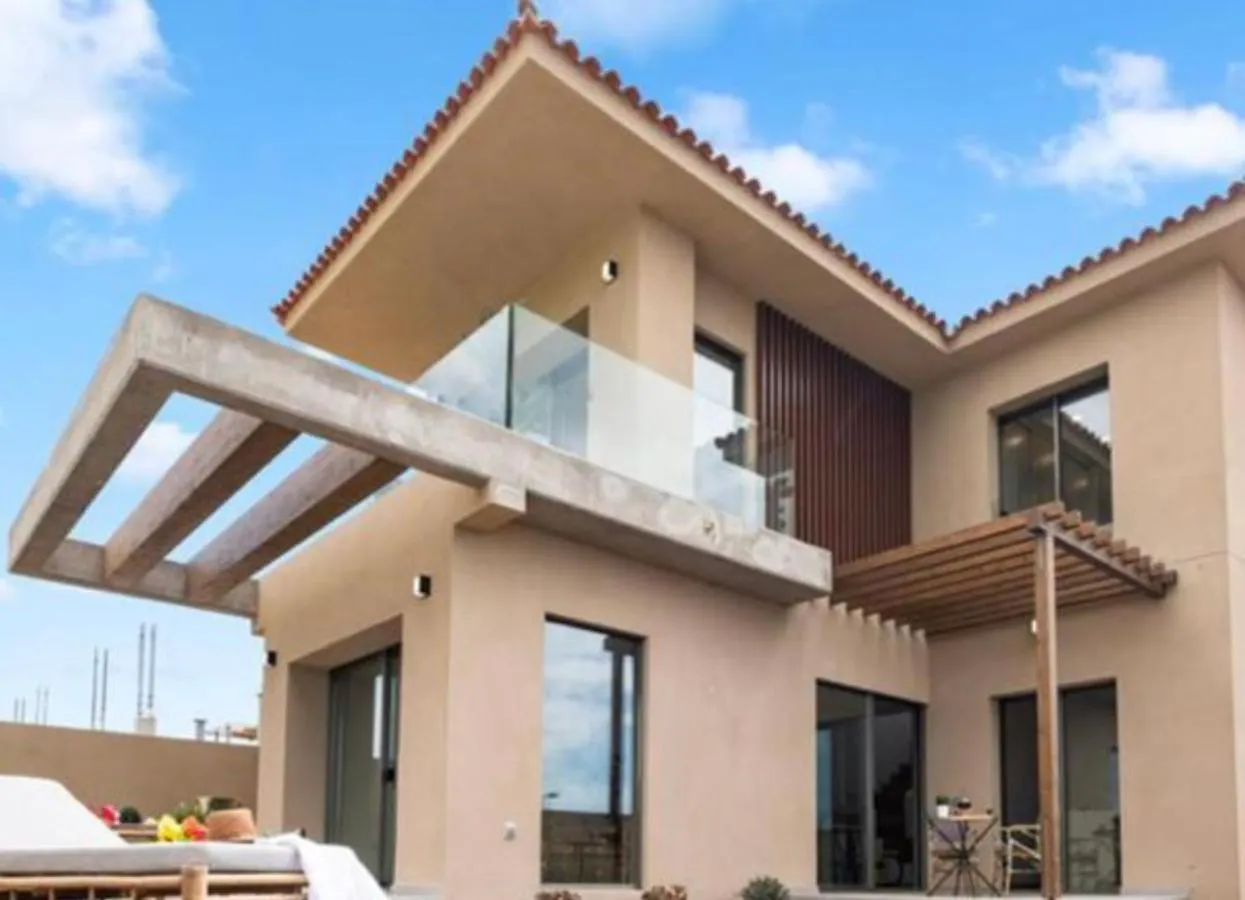 Golf Tenerife South: Mountain View Villa with Heated Pool and Accessible Amenities San Miguel de Abona Spain
